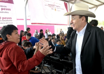 GOBERNADOR DURAZO ENTREGA A MÁS DE 760 ESTUDIANTES DE SECUNDARIA BECA UNIVERSAL RITA CETINA