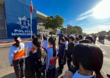 PARTICIPAN ESTUDIANTES DE SECUNDARIA GENERAL 5 EN CEREMONIA CÍVICA DE SSPM DE CAJEME
