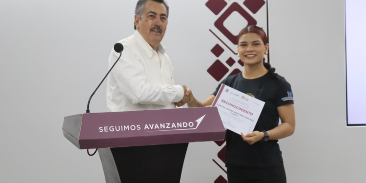 RECONOCE JAVIER LAMARQUE EL TALENTO DE CAMPEONES CAJEMENSES EN BOXEO