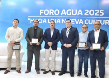 ENCABEZA JAVIER LAMARQUE EL FORO DEL AGUA ‘CUÍDALA, SE ACABA’
