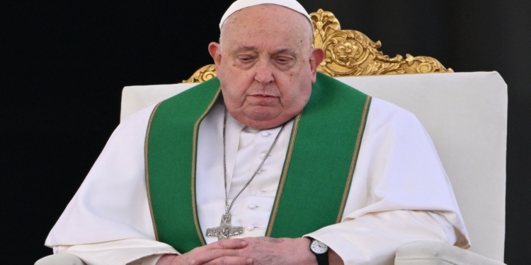 PAPA FRANCISCO RECIBE TRATAMIENTO DE FISIOTERAPIA TRAS PASAR OTRA NOCHE “TRANQUILA” EN HOSPITAL