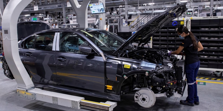 EE.UU. DA UN MES DE EXENCIÓN A LOS ARANCELES AL SECTOR AUTOMOTRIZ