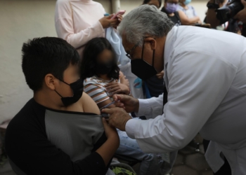 EPIDEMIÓLOGA LLAMA A LA VACUNACIÓN EN MÉXICO ANTE BROTES DE TOSFERINA Y SARAMPIÓN