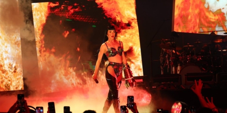 KATY PERRY DESATA UN APOCALIPSIS FUTURISTA EN TERCER SHOW EN LA ARENA CIUDAD DE MÉXICO