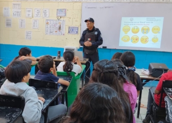LLEVAN PLÁTICAS DE PREVENCIÓN DEL DELITO A ESCUELAS EN PUEBLO YAQUI