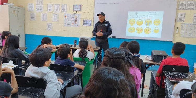 LLEVAN PLÁTICAS DE PREVENCIÓN DEL DELITO A ESCUELAS EN PUEBLO YAQUI