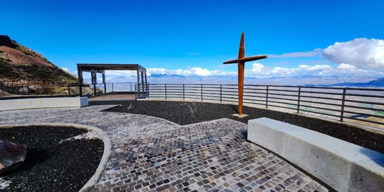 GOBERNADOR DURAZO CONVIERTE AL MIRADOR DE LA CRUZ DEL DIABLO EN DESTINO ATRACTIVO ESTA SEMANA SANTA EN SONORA
