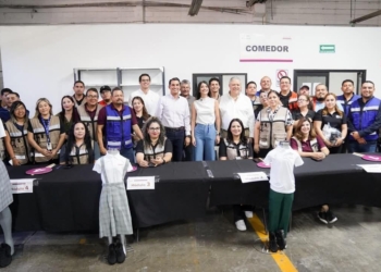 GOBERNADOR DURAZO INICIA ENTREGA DE UNIFORMES GRATUITOS A PARTIR DEL 20 DE MAYO