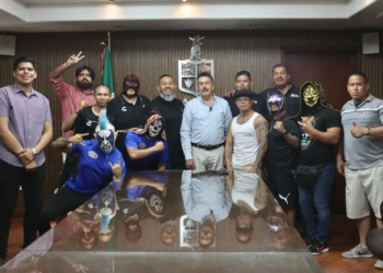 RECONOCE ALCALDE A ESTRELLAS MINI DE LA LUCHA LIBRE TRIPLE A
