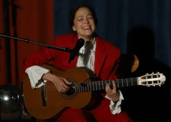 EN EL ARRANQUE DE SU GIRA NATALIA LAFOURCADE RECUEDA SU TEMA ‘EN EL 2000’