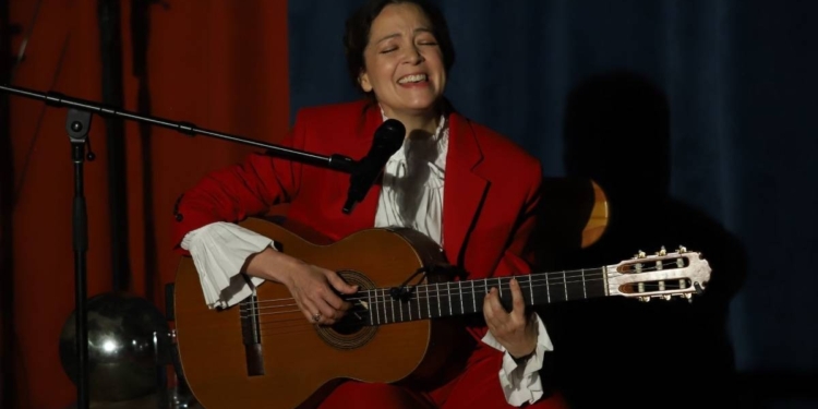 EN EL ARRANQUE DE SU GIRA NATALIA LAFOURCADE RECUEDA SU TEMA ‘EN EL 2000’