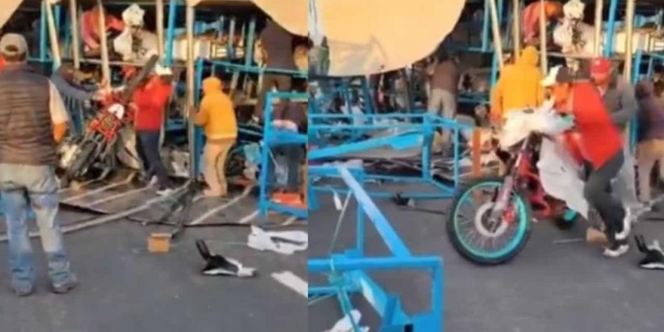 UN TRAILERO QUE TRANSPORTABA MOTOCICLETAS TUVO UN TERRIBLE ACC!DENT3 Y SU TRÁILER SE VOLTEÓ