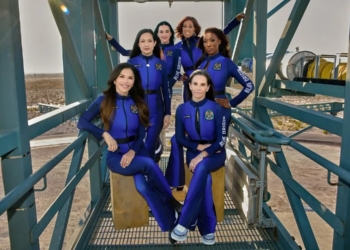LA PROMETIDA DE JEFF BEZOS Y KATY PERRY VIAJAN AL ESPACIO EN VUELO EXCLUSIVO PARA MUJERES