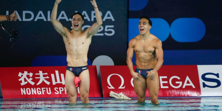 OSMAR OLVERA Y JUAN CELAYA GANAN EL ORO EN COPA MUNDIAL DE CLAVADOS