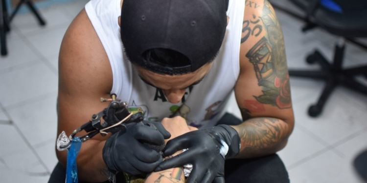TRUMP ACUSA DE PANDILLEROS A PERSONAS QUE TRAEN DISTINTIVOS TATUAJES