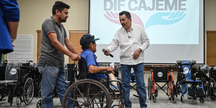 IMPULSA JAVIER LAMARQUE LA INCLUSIÓN SOCIAL CON ENTREGA DE SILLAS DE RUEDAS A PERSONAS CON DISCAPACIDAD