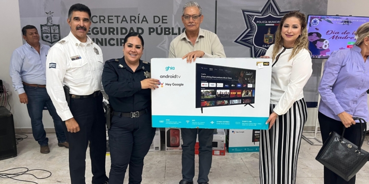 RECONOCEN A MAMÁS DE SEGURIDAD PÚBLICA MUNICIPAL DE CAJEME CON EMOTIVO CONVIVIO