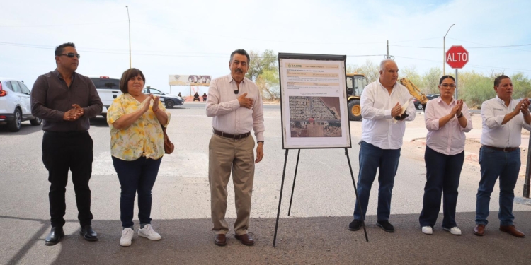DA JAVIER LAMARQUE BANDERAZO A OBRA DE REHABILITACIÓN EN PUENTE DE LA CALLE 200 Y BOULEVARD VILLAS DEL REY EN CAJEME
