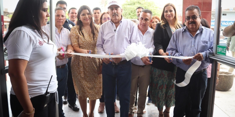 REINAUGURA ALCALDE JAVIER LAMARQUE SALA 2 DE LA CENTRAL DE AUTOBUSES