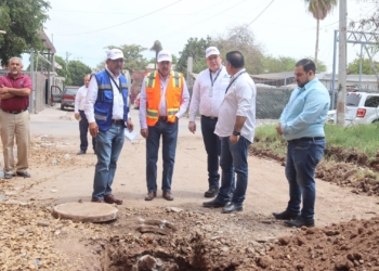 SUPERVISA JAVIER LAMARQUE TRABAJOS DE DESAZOLVE Y REPOSICIÓN DE BROCALES EN LA COLONIA LIBERTAD
