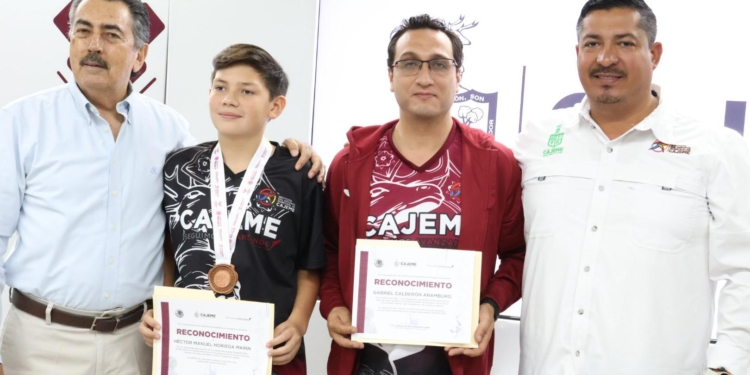 RECONOCE JAVIER LAMARQUE A JOVEN DEPORTISTA POR PONER EN ALTO A CAJEME EN LOS JUEGOS NACIONALES CONADE 2025