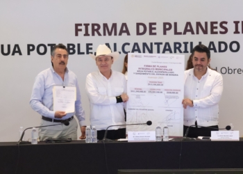 ACOMPAÑA JAVIER LAMARQUE AL GOBERNADOR ALFONSO DURAZO A LA FIRMA DEL CONVENIO DE PLANES INTEGRALES MUNICIPALES DE AGUA POTABLE, ALCANTARILLADO Y SANEAMIENTO PARA SONORA
