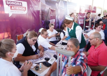 GOBERNADOR DURAZO CUMPLE A FAMILIAS DE LA CHOLLA CON SERVICIOS GRATUITOS EN LA FERIA ‘SONORA ATIENDE’