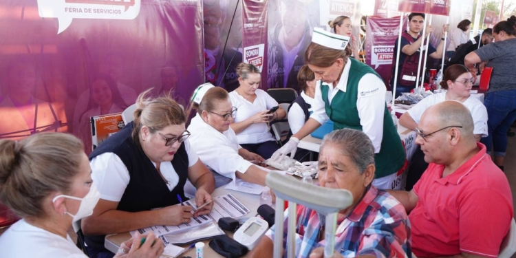 GOBERNADOR DURAZO CUMPLE A FAMILIAS DE LA CHOLLA CON SERVICIOS GRATUITOS EN LA FERIA ‘SONORA ATIENDE’