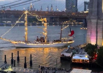 BUQUE CUAUHTÉMOC DE LA MARINA CHOCA CON PUENTE DE BROOKLYN, EN NUEVA YORK; HAY DOS MUERTOS