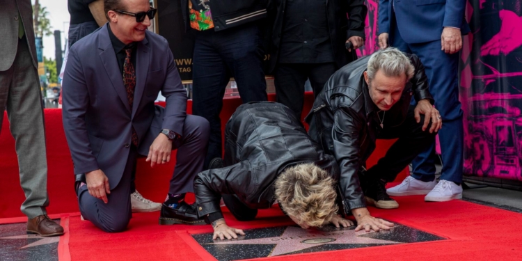 GREEN DAY RECIBE SU ESTRELLA EN EL PASEO DE LA FAMA DE HOLLYWOOD