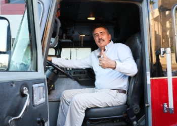 ENTREGA JAVIER LAMARQUE UNIDADES, HERRAMIENTAS Y UNIFORMES PARA EL HONORABLE CUERPO DE BOMBEROS DE CAJEME