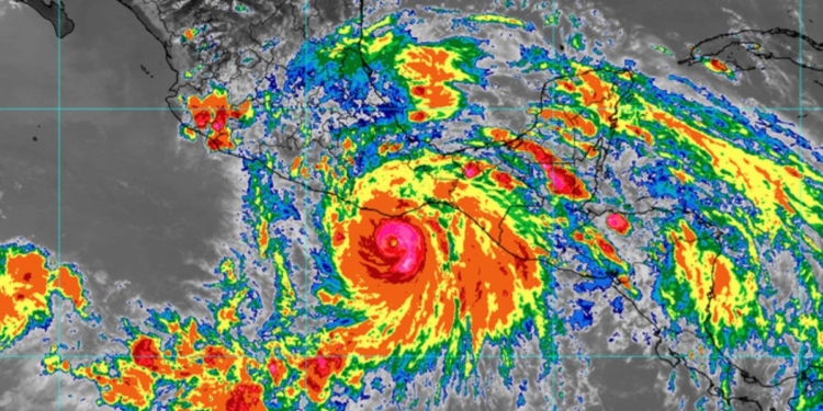 ‘ERICK’ SE INTENSIFICA A HURACÁN CATEGORÍA 3