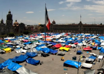 CNTE COMIENZA CON EL LEVANTAMIENTO DEL PLANTÓN EN EL ZÓCALO DE LA CDMX
