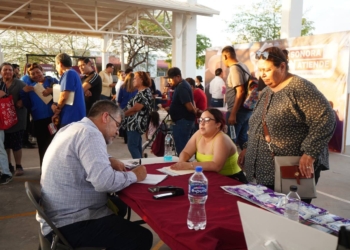 GOBERNADOR DURAZO LLEVA SERVICIOS GRATUITOS DE LA FERIA ‘SONORA ATIENDE’ A LA COLONIA INTERNACIONAL