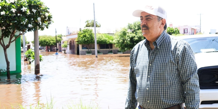 RECORRE PRESIDENTE MUNICIPAL DIVERSOS PUNTOS DE LA CIUDAD PARA SUPERVISAR AFECTACIONES POR LLUVIAS
