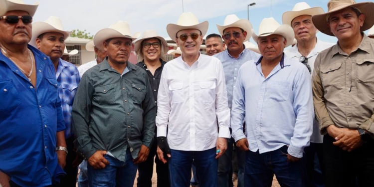 GOBERNADOR DURAZO CONSOLIDA ACCIONES PARA EFICIENTAR SUMINISTRO DE ACUEDUCTO YAQUI A COMUNIDADES