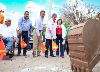 CONTINÚA JAVIER LAMARQUE CON MÁS OBRAS PARA EL BIENESTAR SOCIAL, DA BANDERAZO A PAVIMENTACIÓN, REHABILITACIÓN DE RED HIDROSANITARIA Y CONSTRUCCIÓN DE CRUCEROS