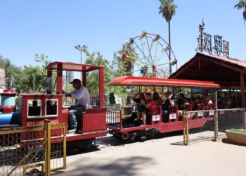 DISFRUTAN DEL PARQUE INFANTIL OSTIMURI NIÑAS Y NIÑOS DE ESPERANZA