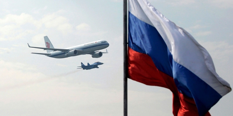 SE ESTRELLA UN AVIÓN CON 50 PASAJEROS EN RUSIA