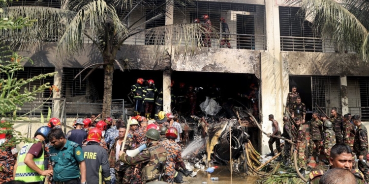 SUBE A 27 EL NÚMERO DE VÍCTIMAS TRAS CAÍDA DE AVIÓN EN ESCUELA DE BANGLADESH