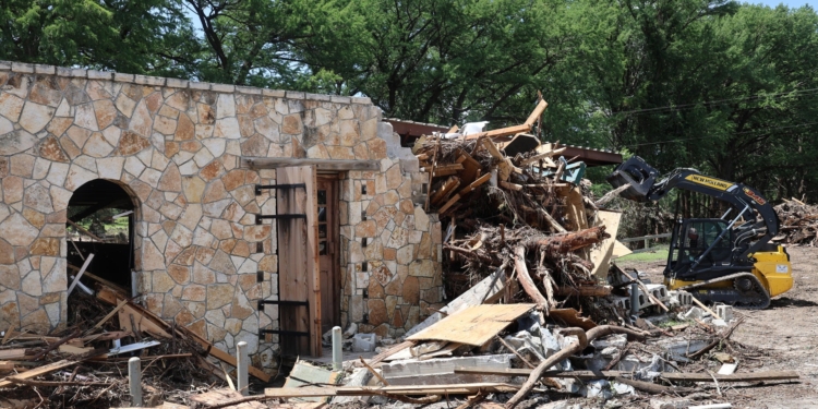 AUMENTAN A 119 LOS MUERTOS POR LAS INUNDACIONES EN TEXAS