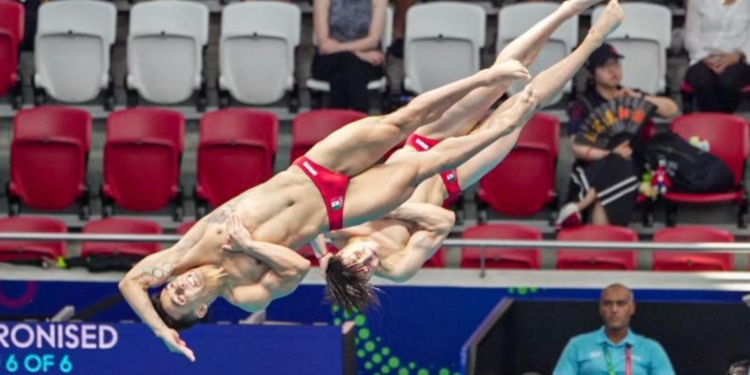 OSMAR OLVERA Y JUAN CELAYA, PLATA EN TRAMPOLÍN SINCRONIZADO DEL MUNDIAL DE SINGAPUR 2025