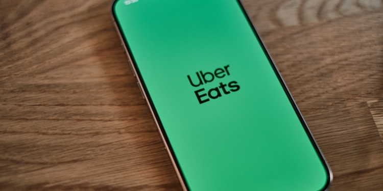 SHEINBAUM RECHAZA AUMENTO DE TARIFAS EN UBER TRAS REFORMA A FAVOR DE REPARTIDORES