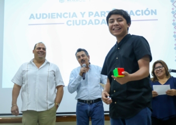 EN AUDIENCIA CIUDADANA APOYA JAVIER LAMARQUE A JOVEN MEDALLISTA SPEEDCUBING PARA QUE ASISTA A TORNEO NACIONAL