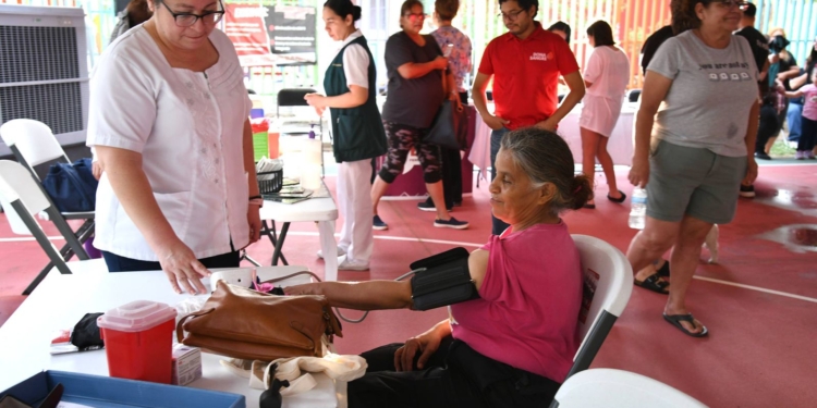 GOBERNADOR DURAZO BENEFICIA A VECINOS DE LA COLONIA CHOYAL CON JORNADA “SONORA ATIENDE”