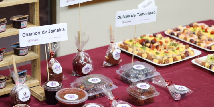 ENTREGAN CONSTANCIAS A EGRESADAS DE CURSOS Y TALLERES DE LA SECRETARÍA DE LAS MUJERES