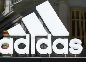 ADIDAS RECONOCE ERROR Y COMPENSARÁ A COMUNIDAD POR SANDALIAS “OAXACA SLIP ON”