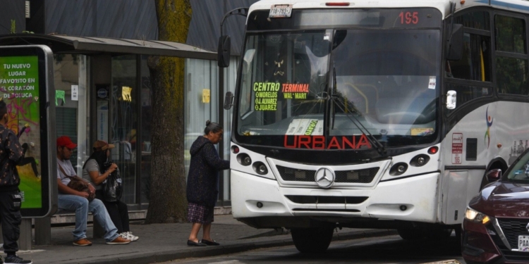 VIRALIZAN A NIÑO MANEJANDO UNIDAD DEL TRANSPORTE PÚBLICO EN DURANGO