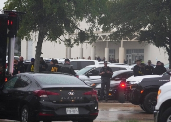 FRANCOTIRADOR ATACA CENTRO MIGRANTE EN DALLAS: 2 MUERTOS Y UN MEXICANO HERIDO
