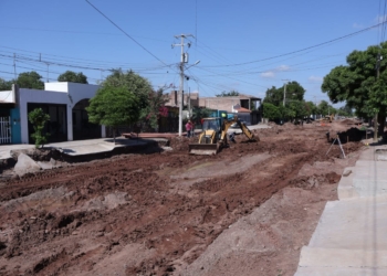 SUPERVISA JAVIER LAMARQUE OBRA DE INFRAESTRUCTURA VIAL E HIDROSANITARIA AL SUR DE LA CIUDAD